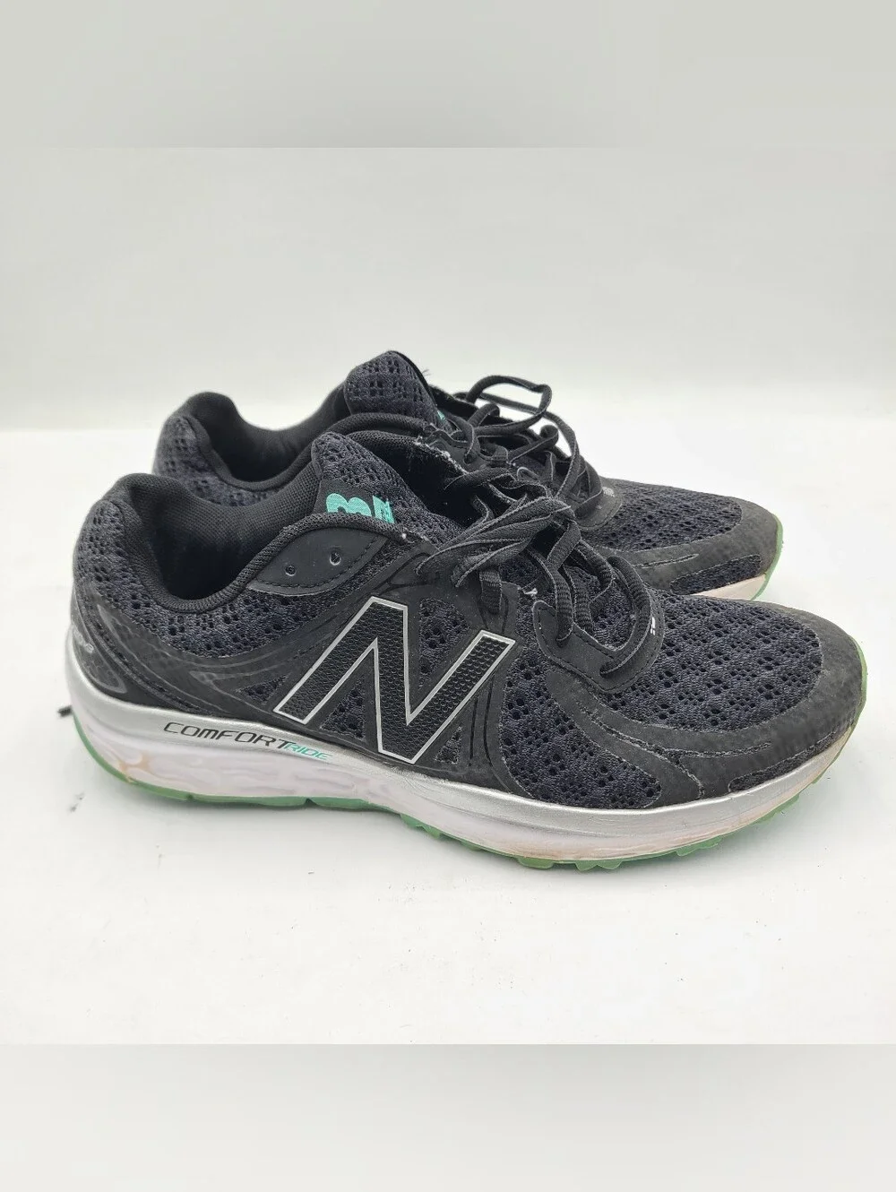 B45 New Balance Women’s 720v3 Silver Black Green Athletic Running Shoes Size 8.5